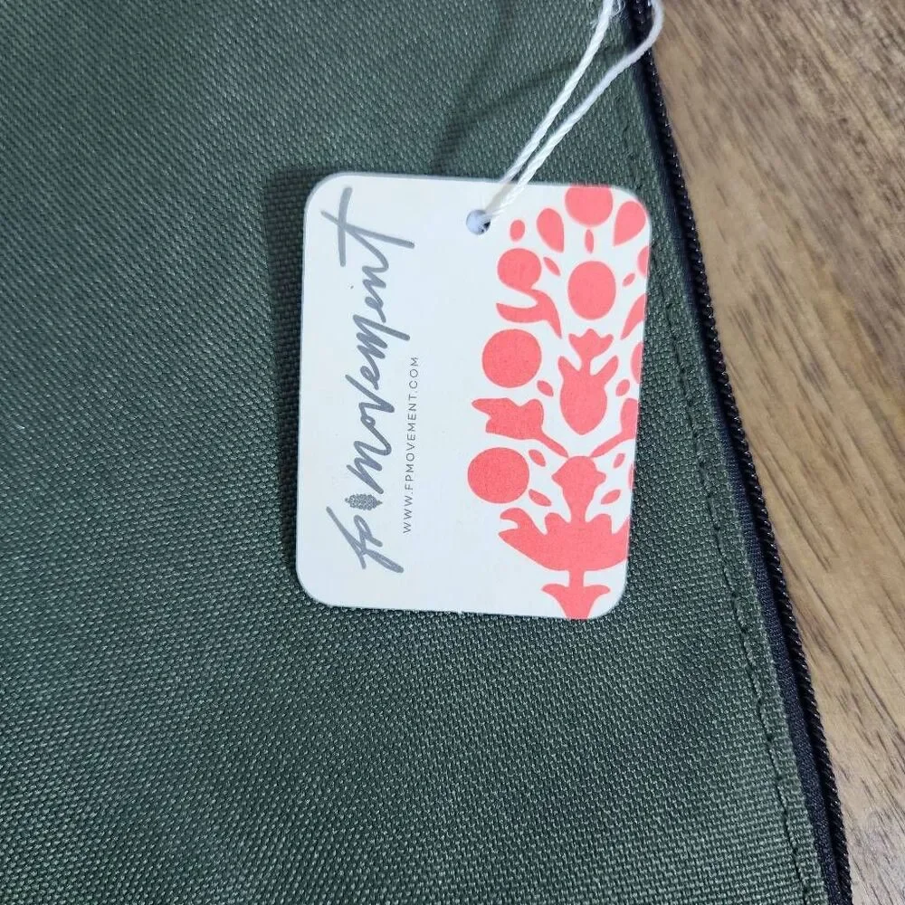 Free People Movement Green Phone Sling NWT FP Movement Green Phone Case